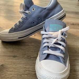 Converse 7.5 shoes